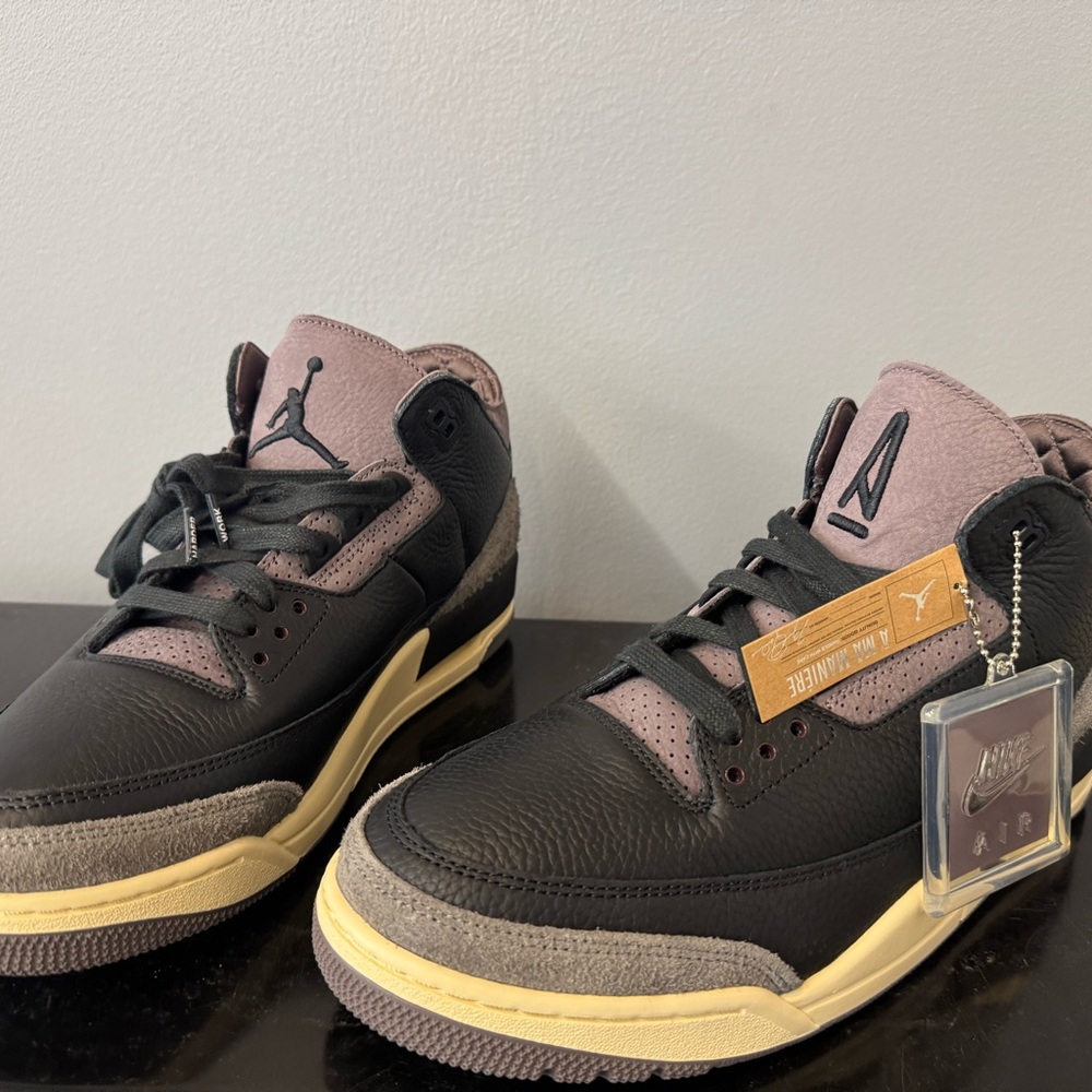 Jordan Men's Black and Tan Sneakers